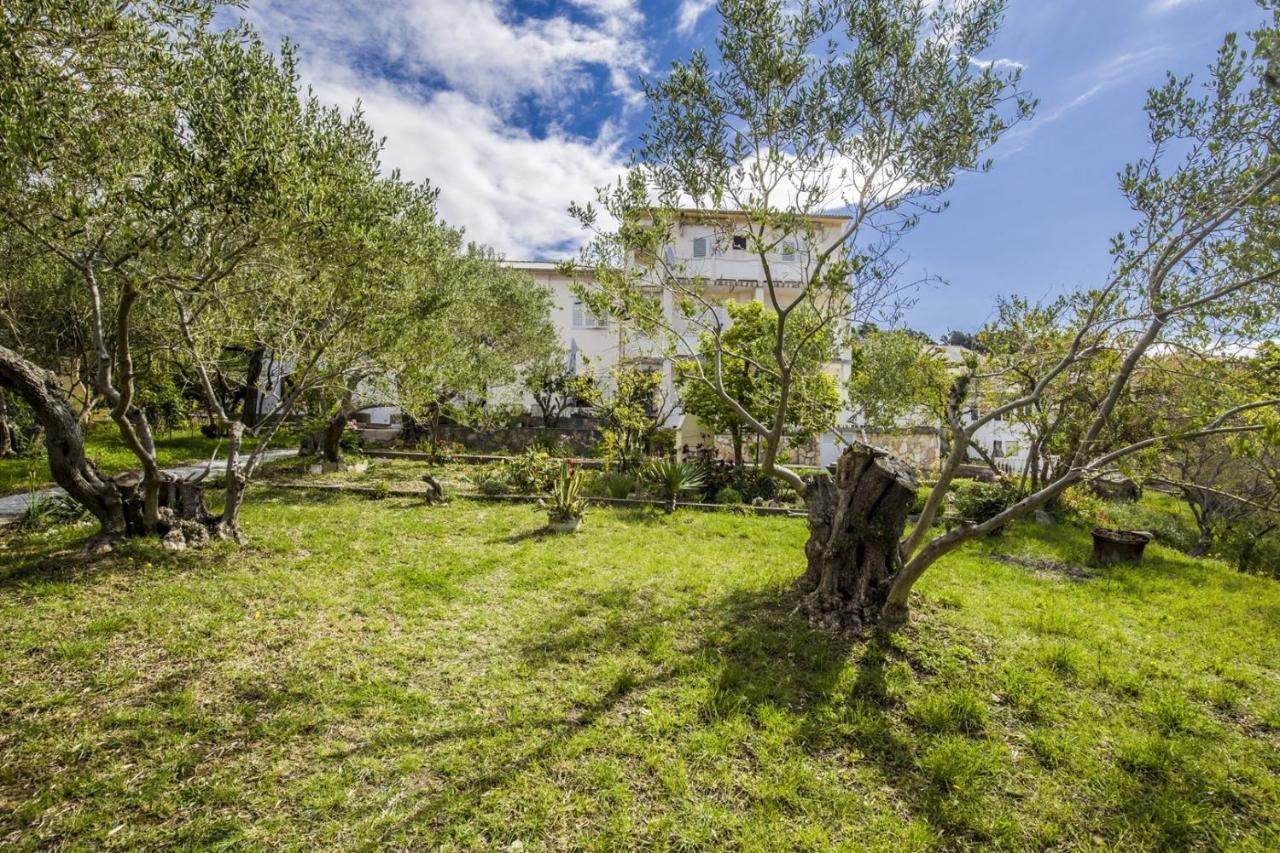 Rooms Padovan Banjol Exterior photo