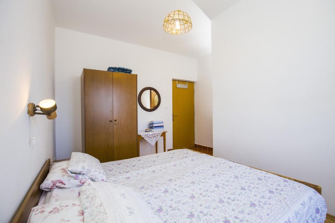 Rooms Padovan Banjol Exterior photo